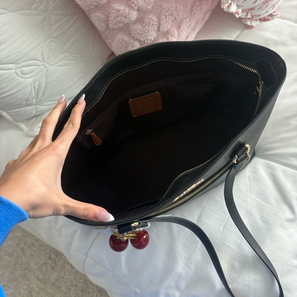 Black‎ coach, leather tote bag purse - Picture 4 of 7